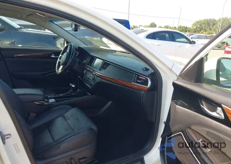 2018 Kia Cadenza Technology z USA, uszkodzony, nr VIN KNALC4J18J5103512